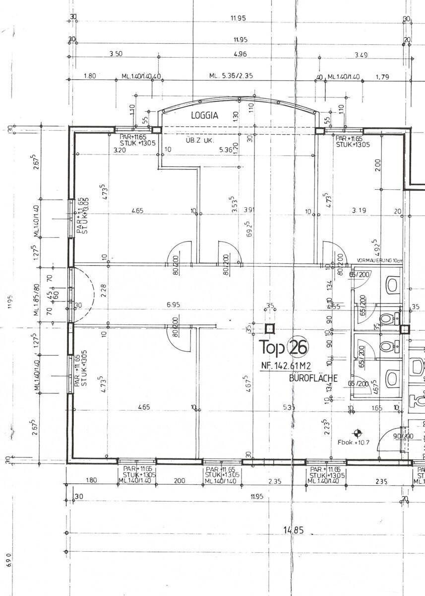 Detaillierter Grundriss mit Maßen und Raumaufteilung, inklusive Loggia und Bürofläche.
