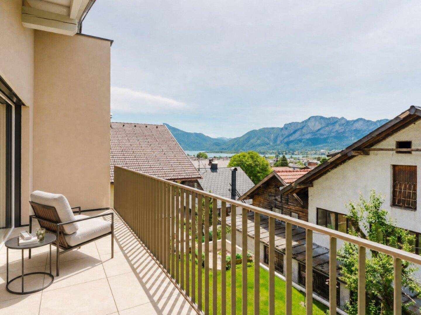 Neu entstandene Doppelhaushälfte. Wo Garten, Ruhe und der Mondsee zum Alltag gehören - Ansicht 5