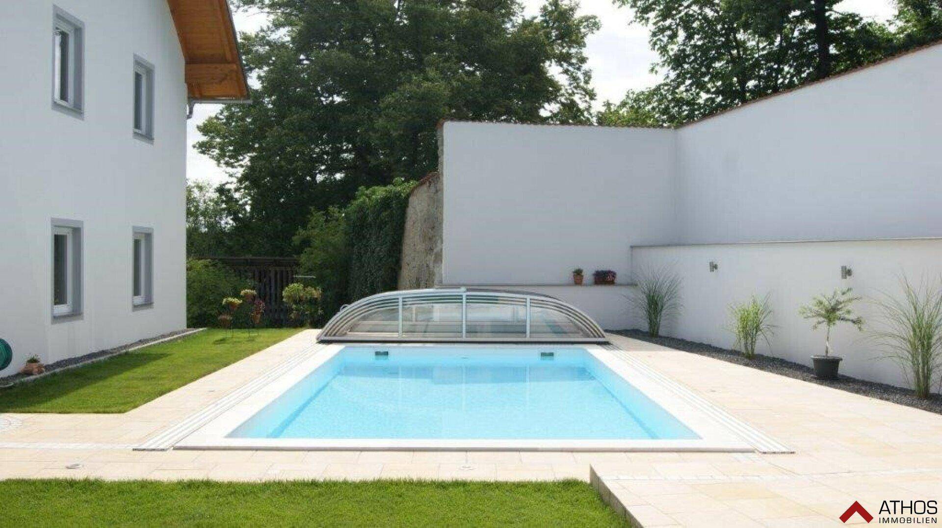 Pool (Sommeransicht)