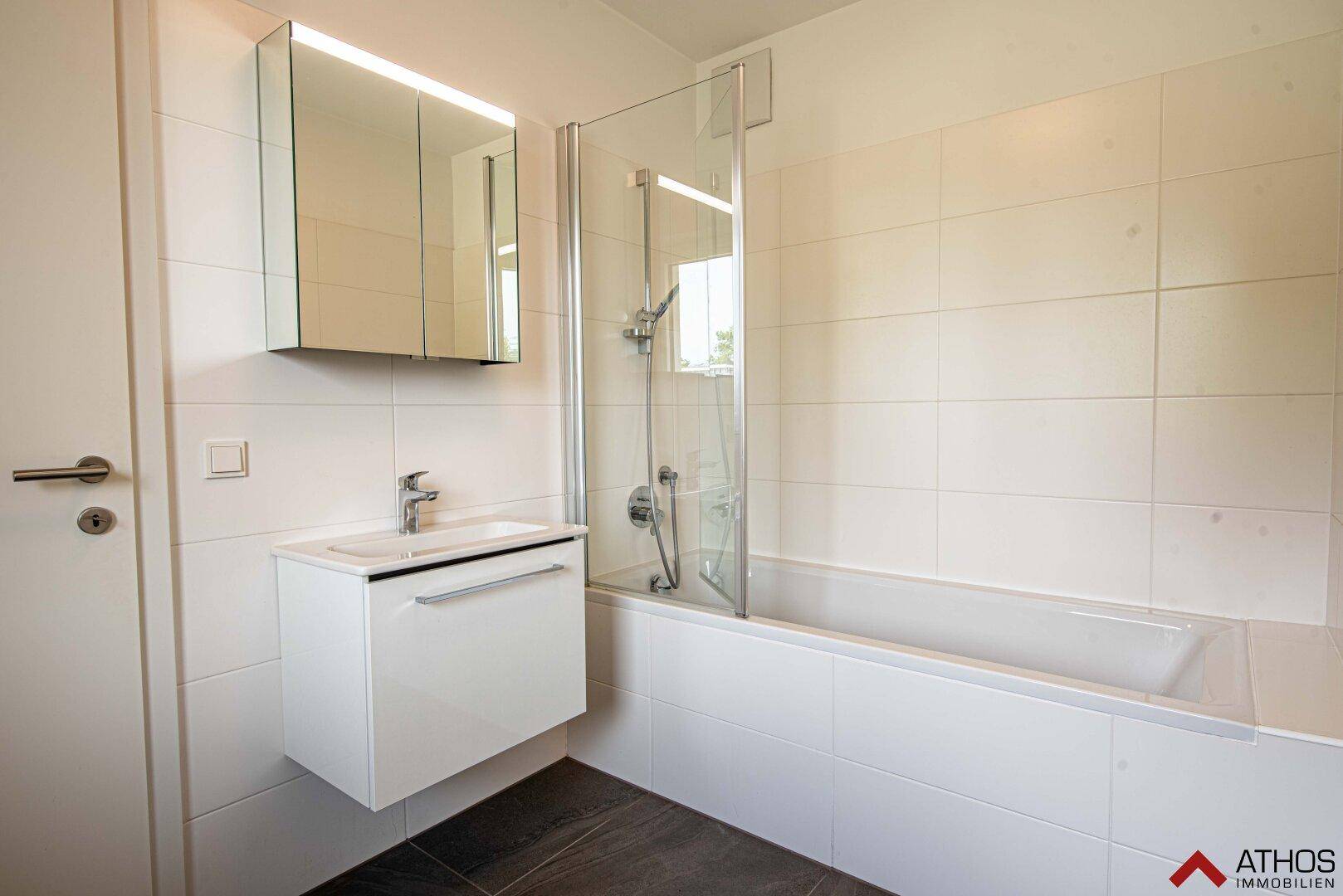 Tageslichtbad mit Badewanne