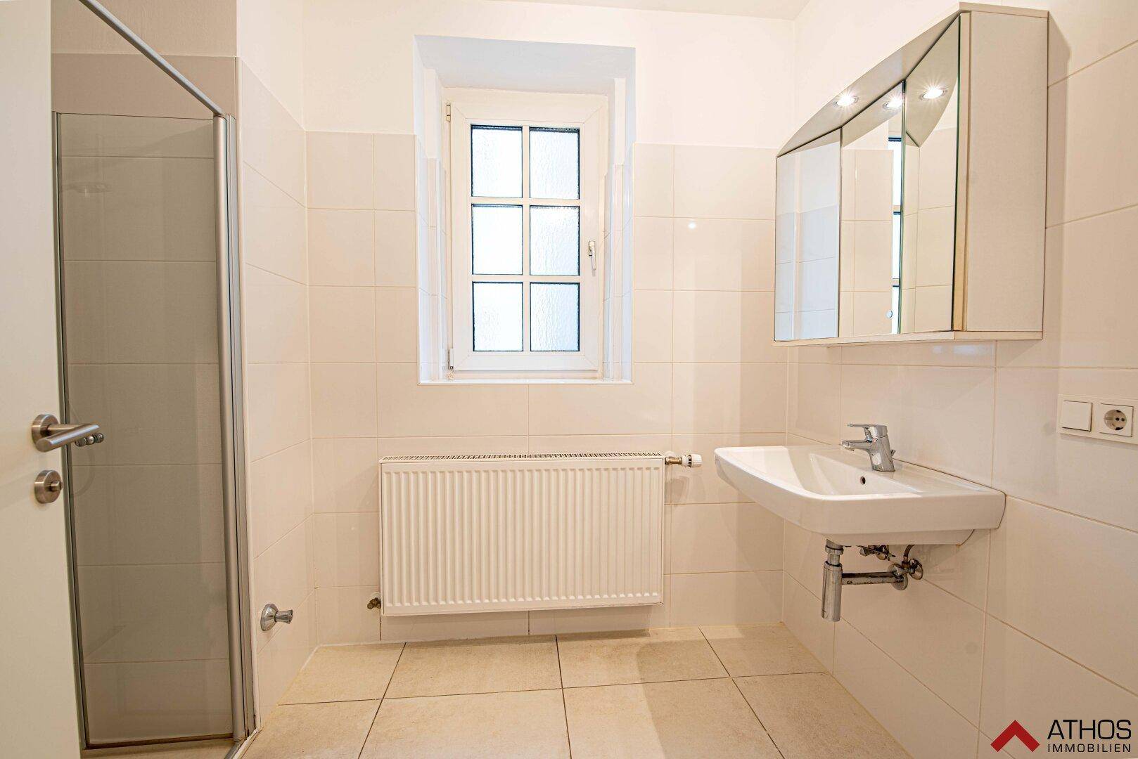 Tageslichtbad mit Dusche
