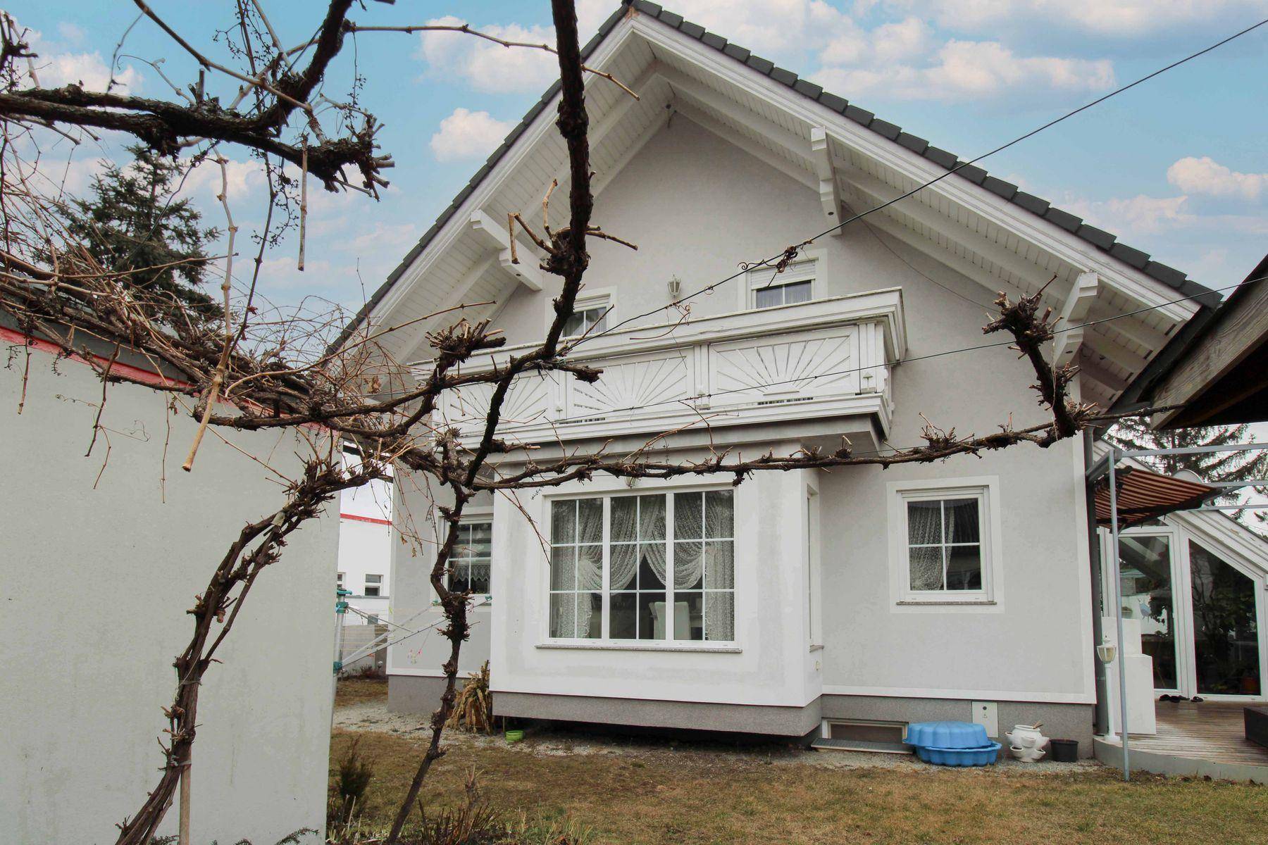 Haus außen Gartenseite