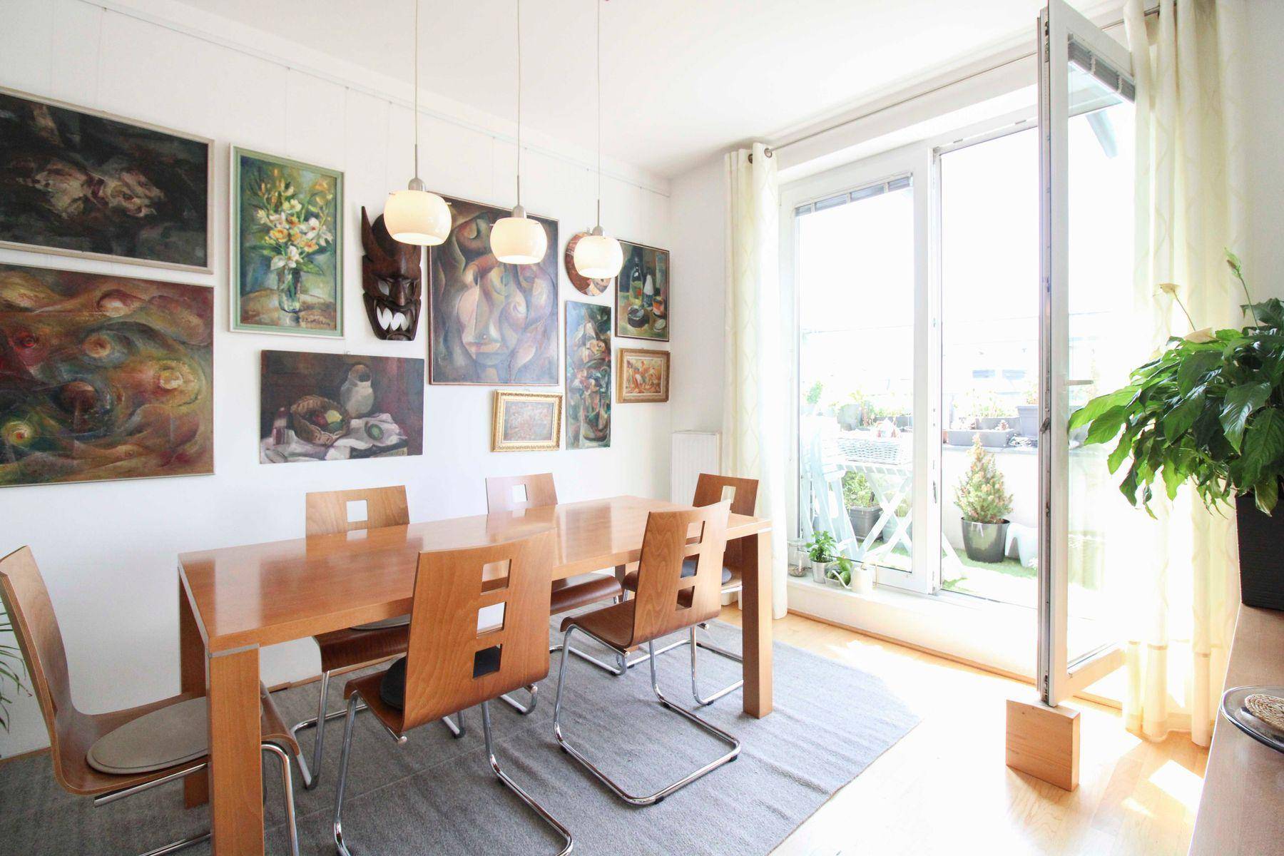 Essbereich und Balkon