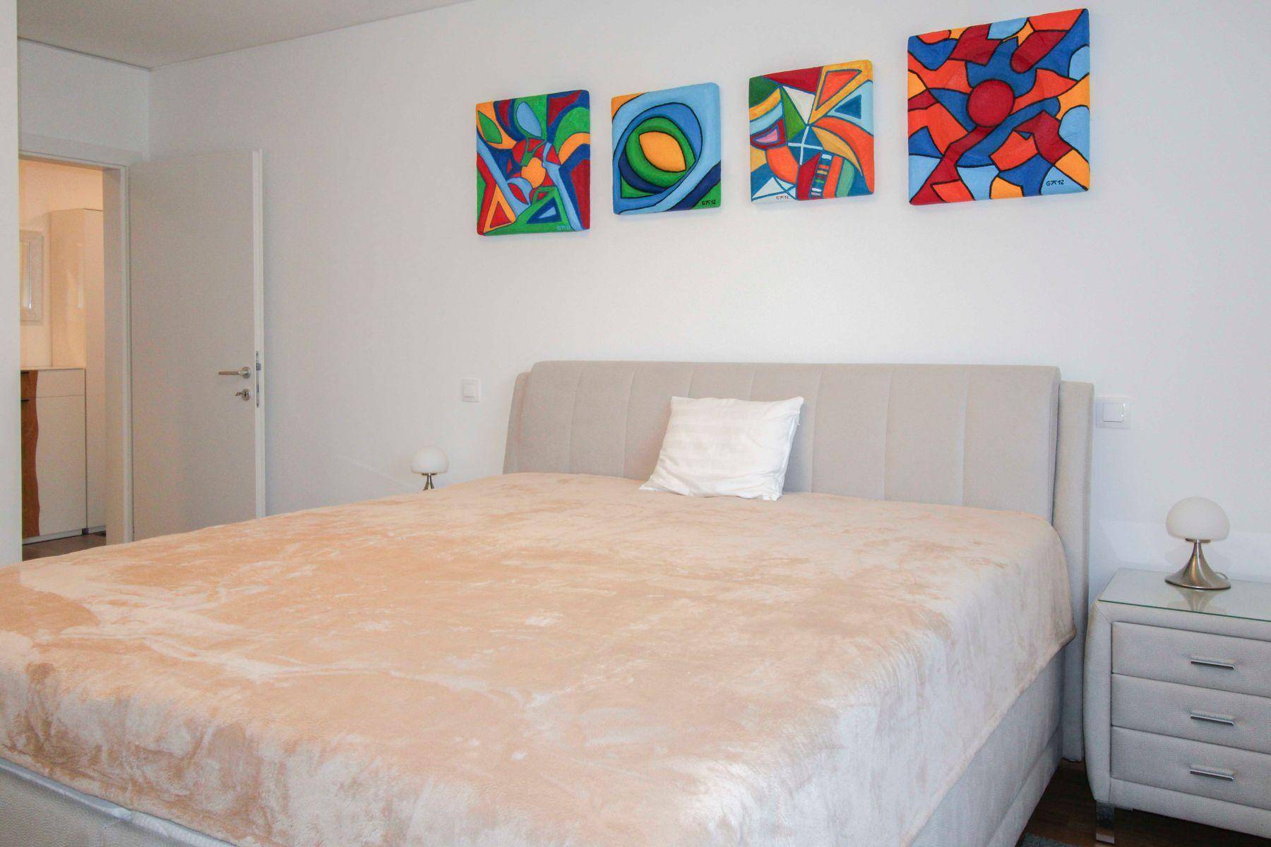 Schlafzimmer mit Schrankraum