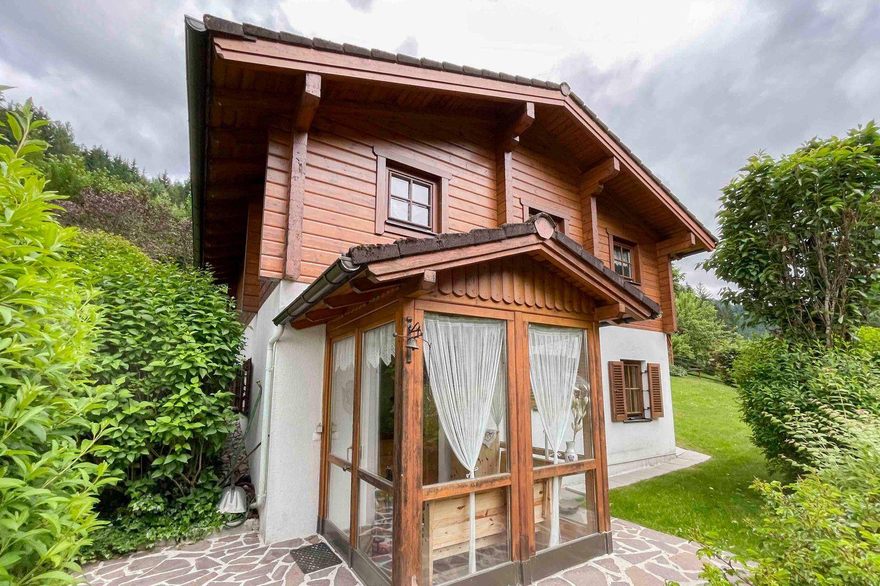 Hausansicht mit Erker
