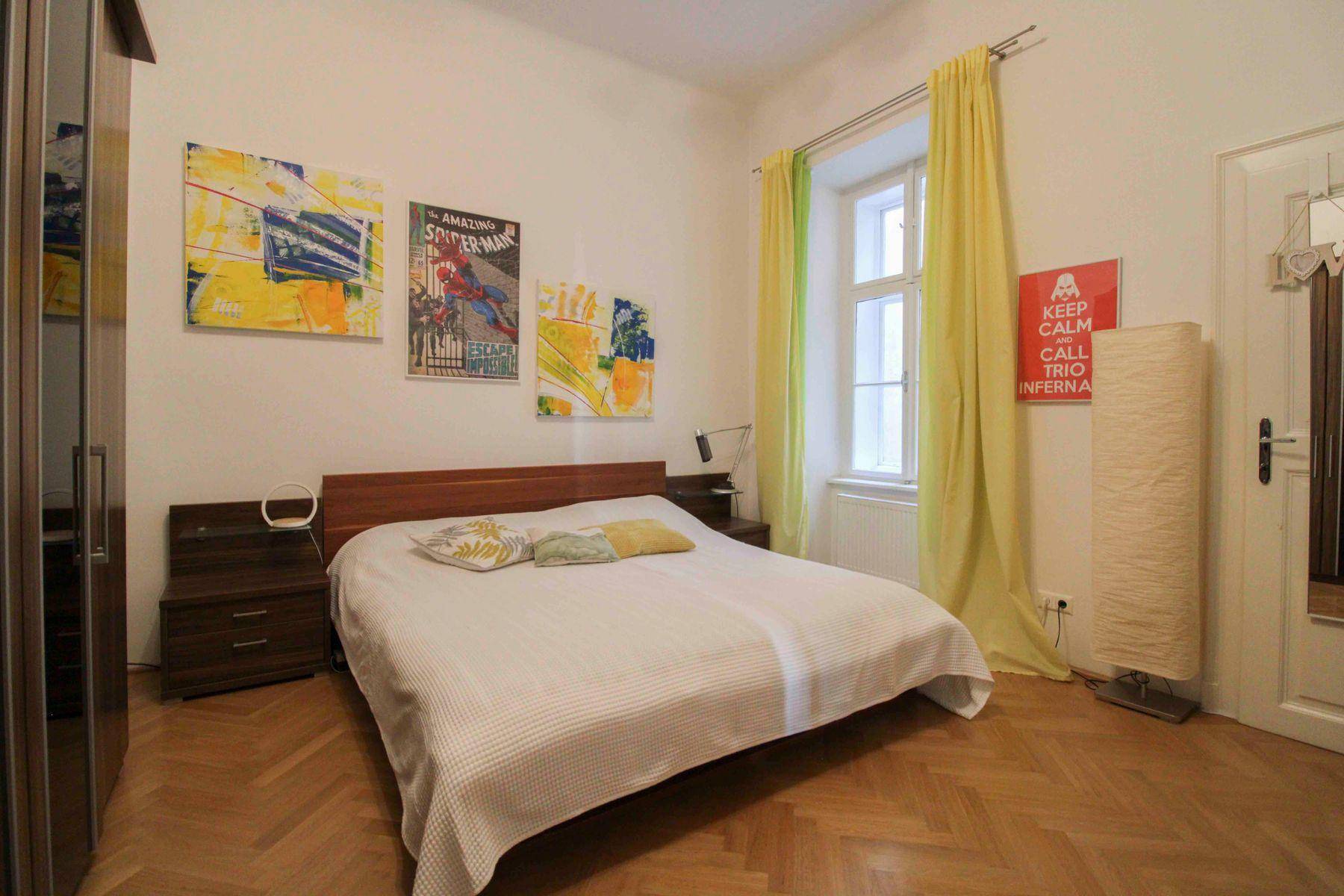 Schlafzimmer mit Balkon