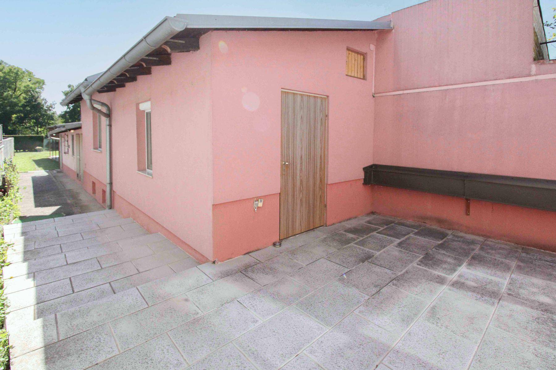 Terrasse hinterm Haus