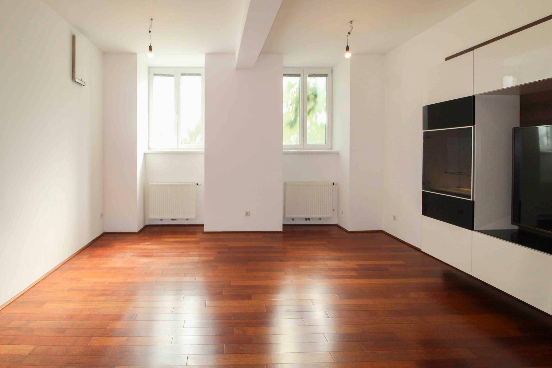 Schöne barrierearme 2 Zimmerwohnung mit Garten und Garage – pohled 2