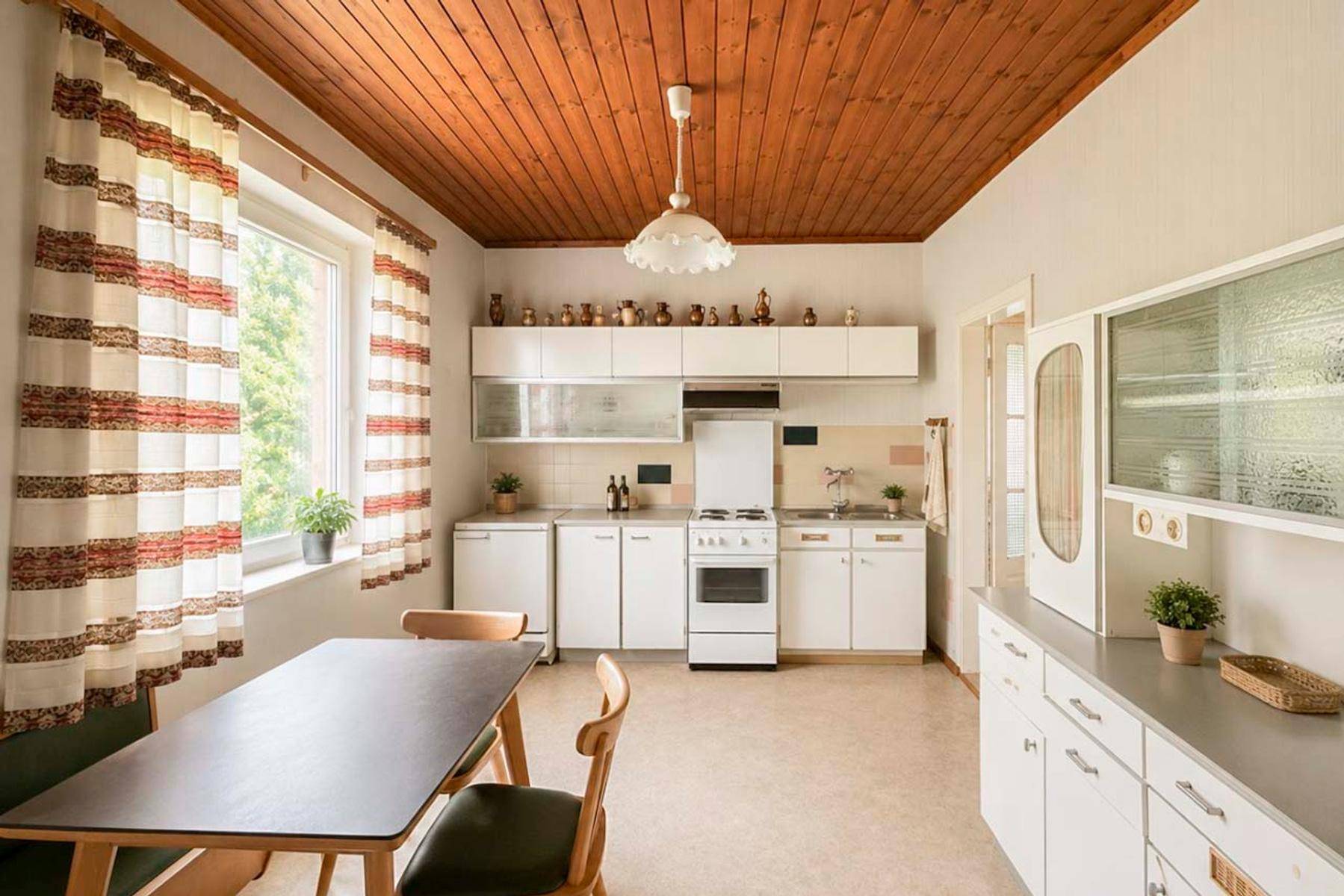 Einfamilienhaus mit großem Garten, Garage und Ausbaupotenzial - Ansicht 6