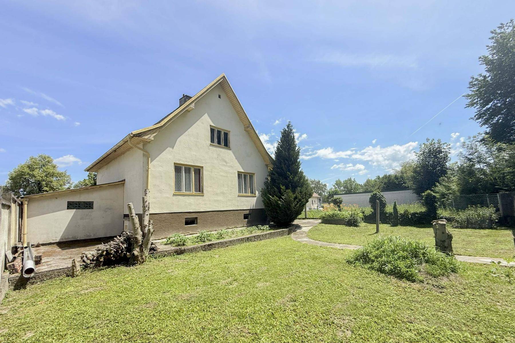 Einfamilienhaus mit großem Garten, Garage und Ausbaupotenzial - Ansicht 3