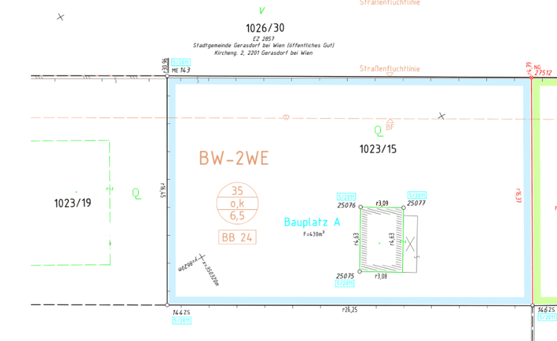Grundstücksplan mit Baugrenzen, Abmessungen und der vorgesehenen Baufläche.