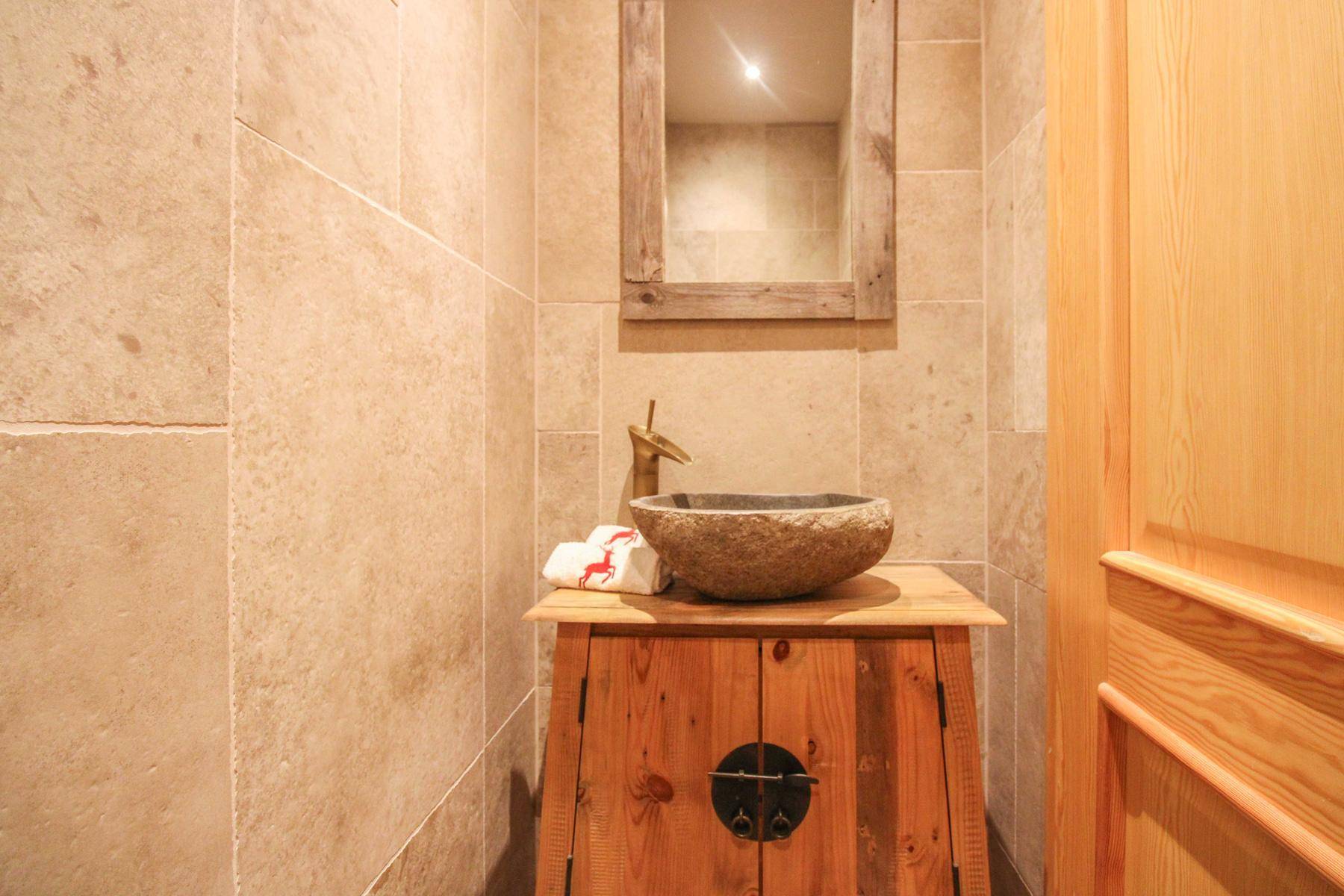 WC mit Waschtisch EG