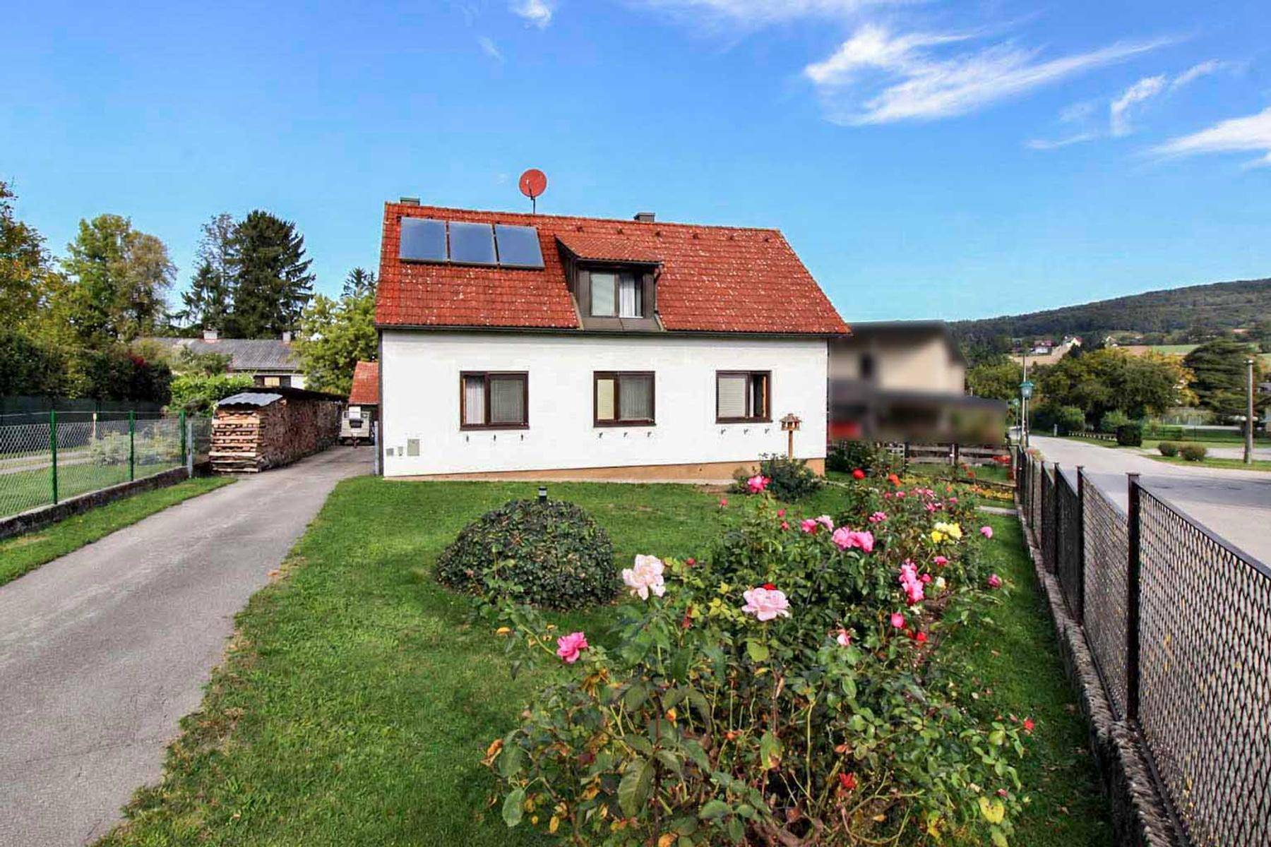 Straßenansicht+Vorgarten