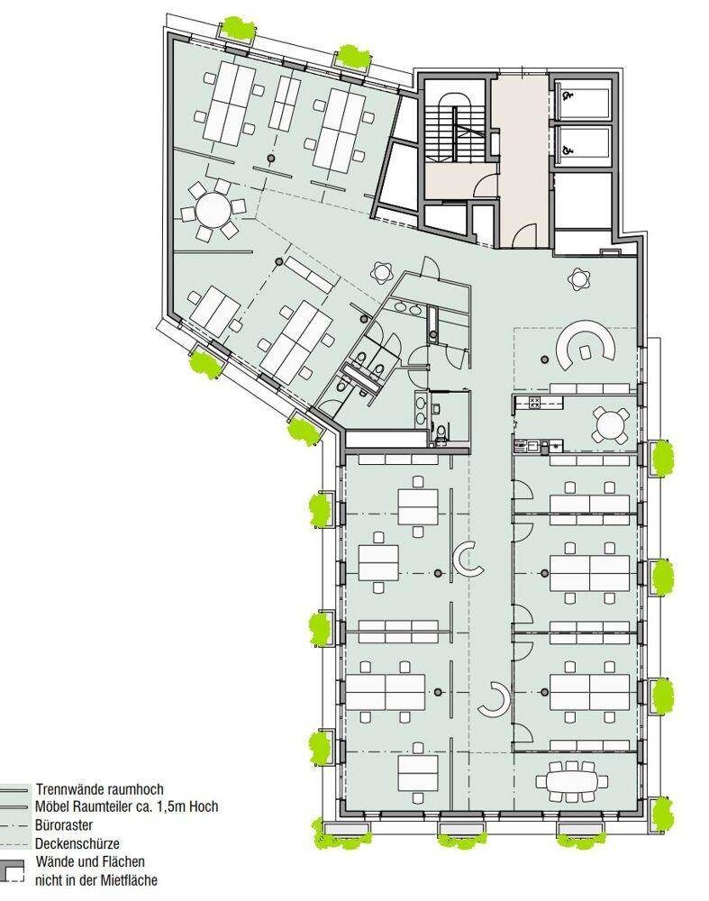 Grundriss eines Bürogeschosses mit flexiblen Arbeitsbereichen und mehreren Besprechungsräumen.