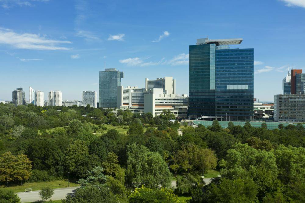 SATURN TOWER außen 2