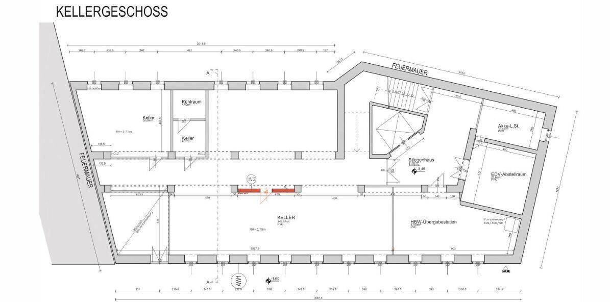 Grundriss des Kellergeschosses mit verschiedenen Kellerräumen und Lagerflächen.