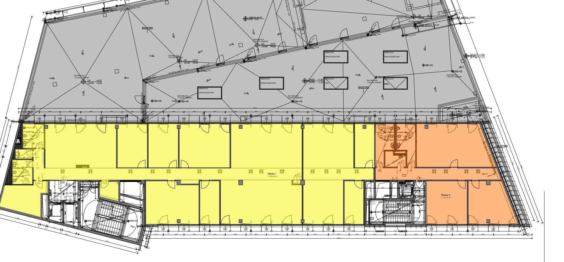 Farbiger Grundriss einer Büroetage, der verschiedene Mietbereiche und Gemeinschaftsflächen hervorhebt.
