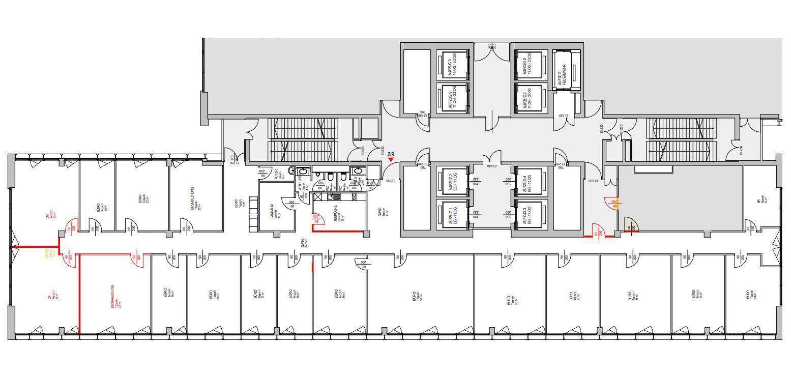 Grundriss eines Bürogeschosses mit vielen einzelnen Büros, zentralen Aufzügen und Treppenhäusern, ideal für flexible Nutzung.