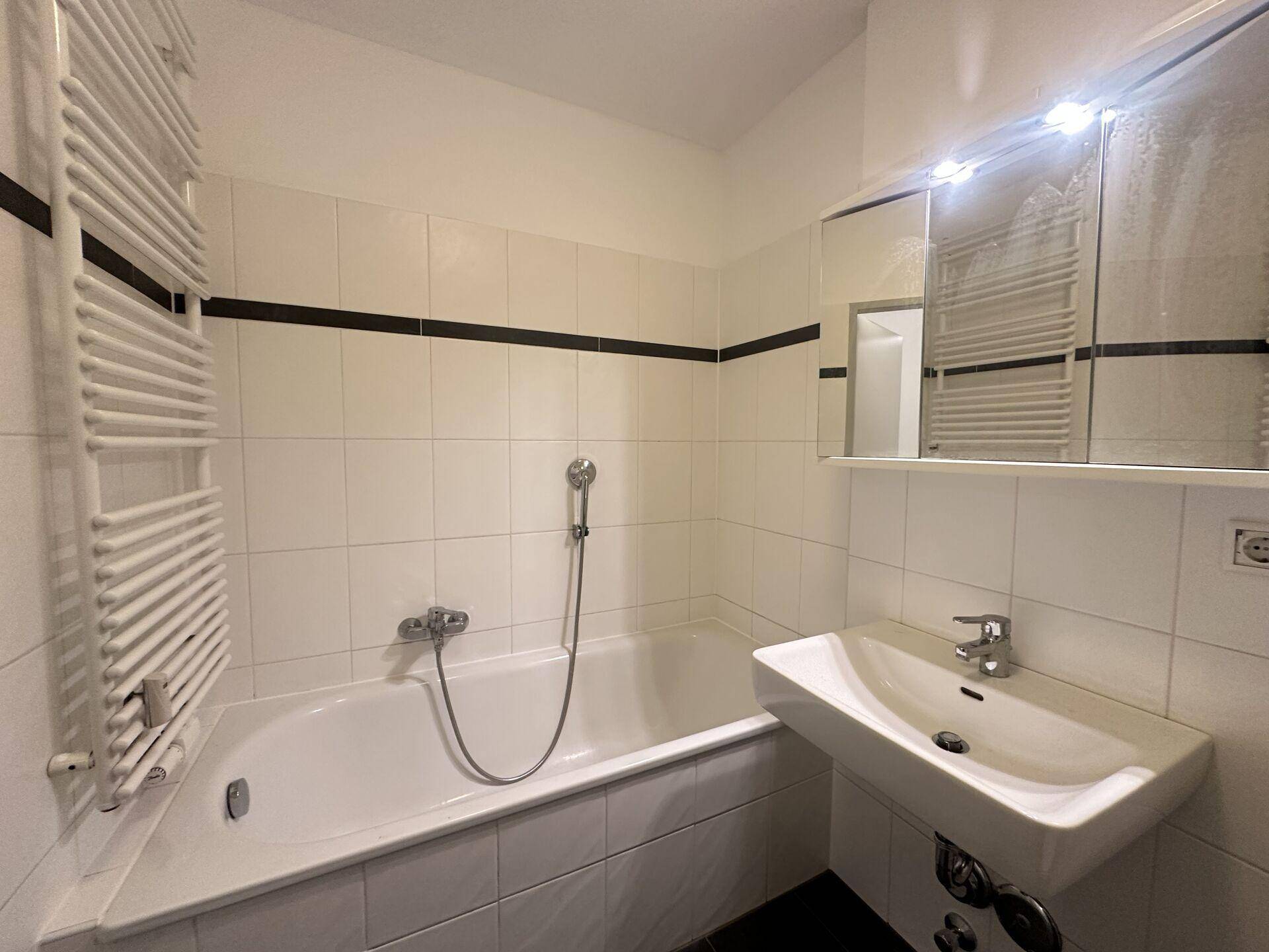 20251202_153359406_iOS