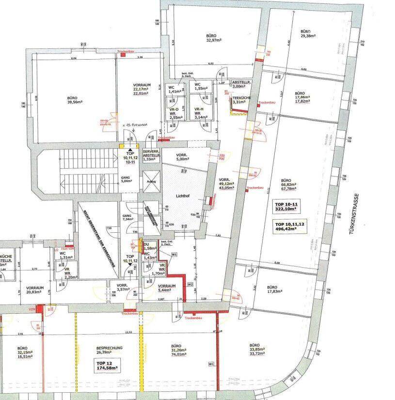 Detaillierter Grundrissplan mit verschiedenen Bürobereichen, Teeküchen und Sanitäranlagen.