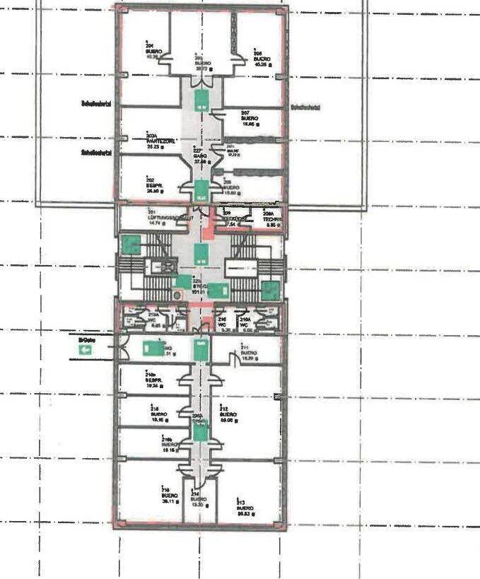 Detaillierter Grundriss einer Büroetage mit individuellen Büros und Gemeinschaftsflächen.