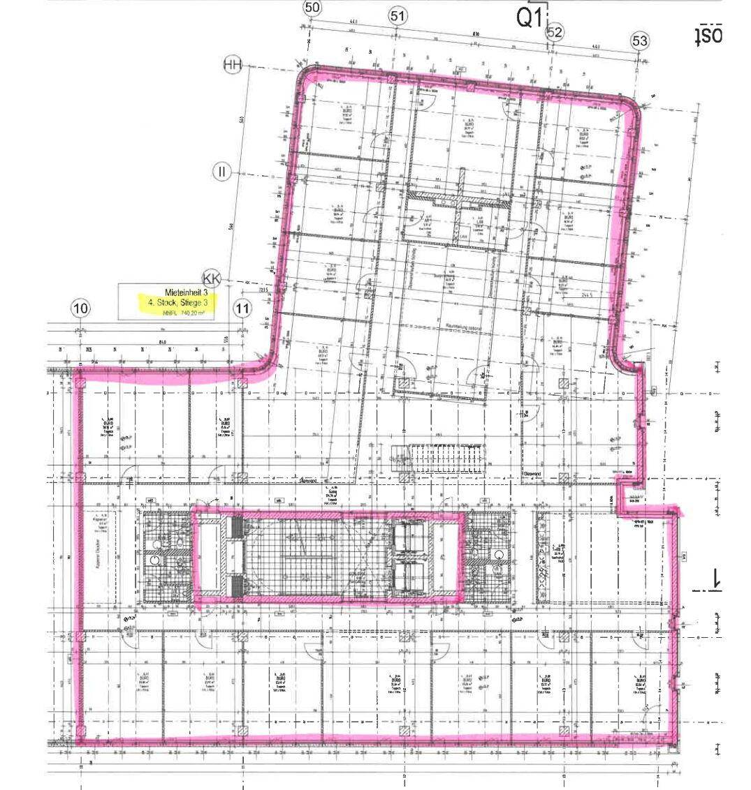 Technischer Grundriss eines Bürogebäudes mit markierten Bereichen und strukturellen Details für die Planung.
