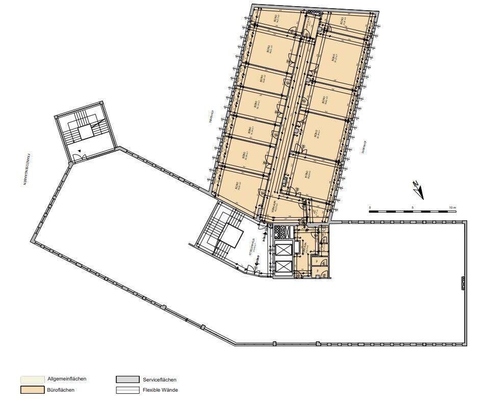 Grundriss mit hervorgehobenen Büroflächen und einem großen, offenen Bereich mit Innenhofblick.