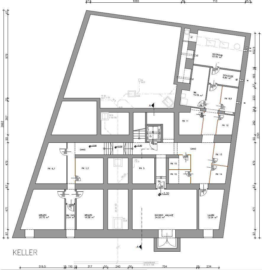 Grundriss des Kellergeschosses mit verschiedenen Räumen und technischen Anlagen.