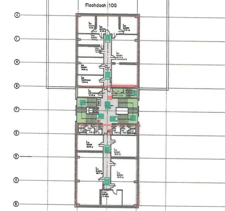 Grundriss einer oberen Etage mit Büros, Fluren und Sanitäranlagen, inklusive Dachflächen.