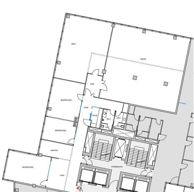 Grundriss eines Bürogeschosses mit Besprechungsräumen, Empfang, Küche und Serverraum.