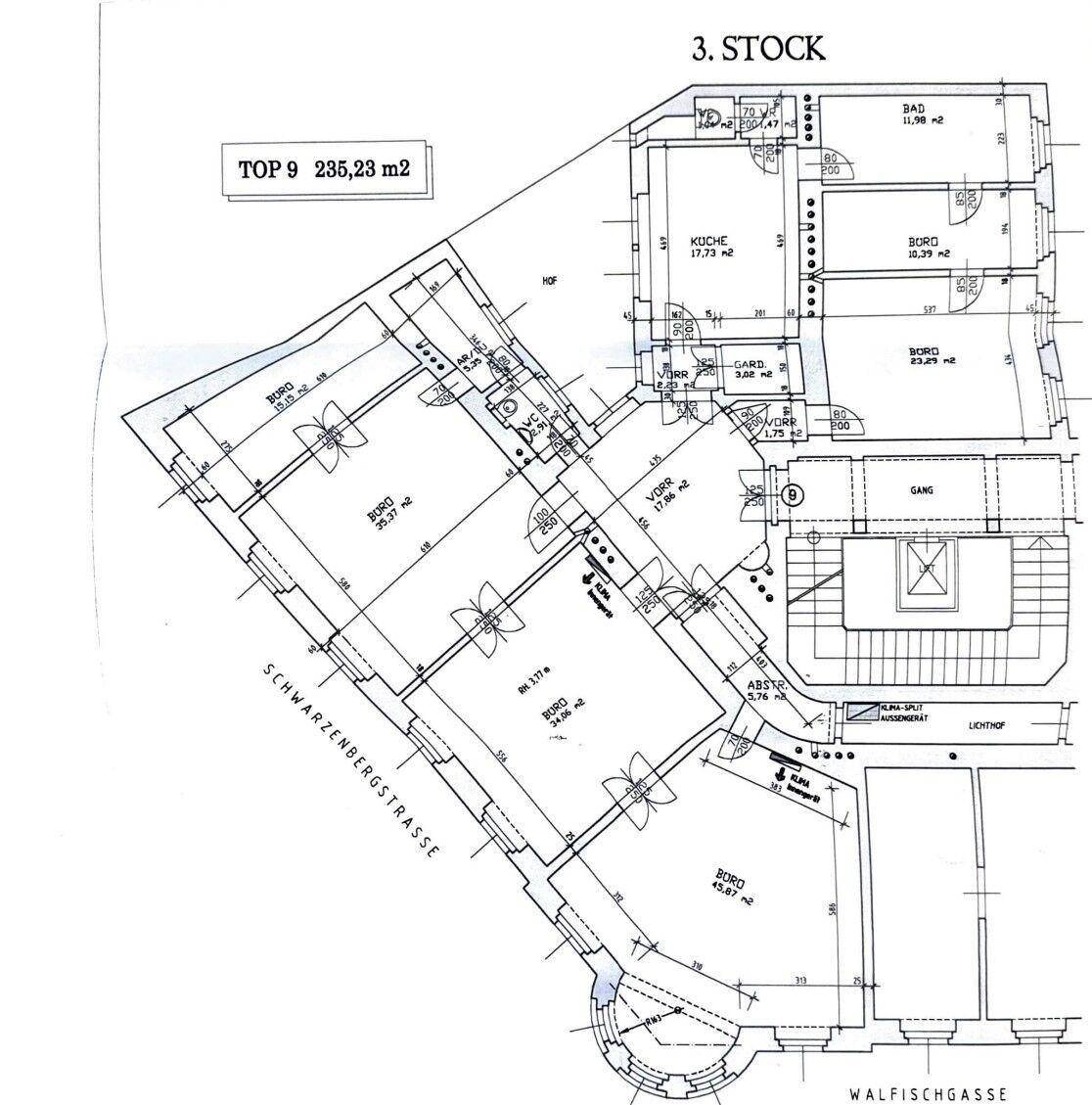 Technischer Grundriss einer Wohnung im 3. Stock mit mehreren Zimmern und Balkonen.