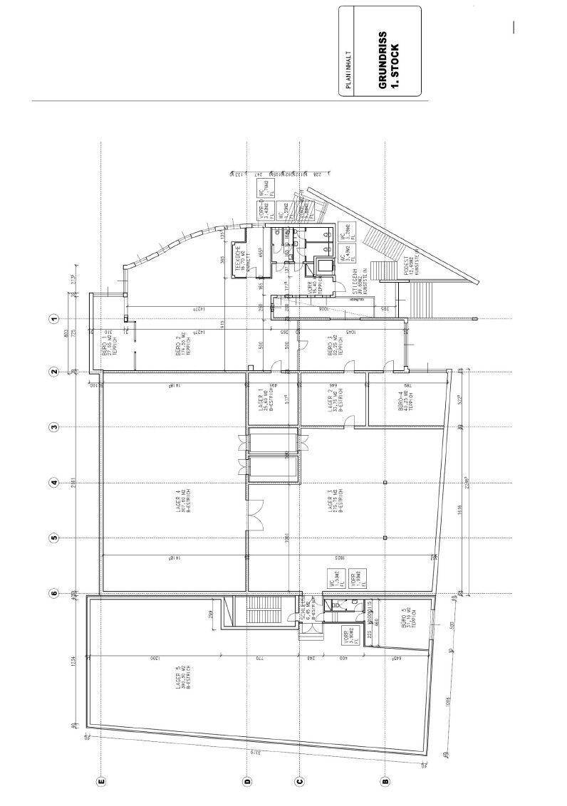 Grundriss des ersten Stocks mit mehreren Lager- und Bürobereichen sowie Treppenhaus.