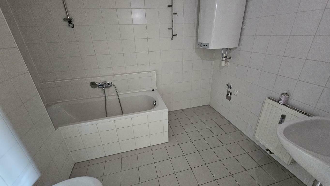 Bad mit Wanne und WC