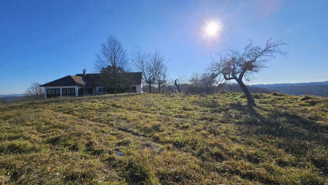 Blick zum Haus mit atemberaubenden Weitblick