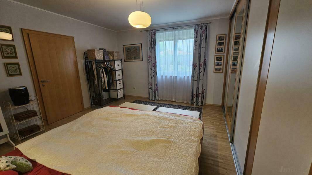 Schlafzimmer mit Schrankraum im EG