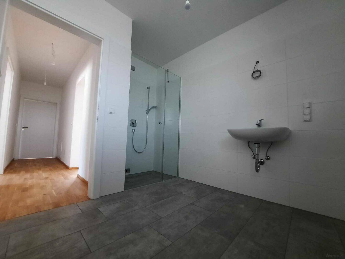 HONORARFREI **Anleger aufgepasst**Penthousecharakter ** Exklusives Wohngefühl - Erstbezug in wunderbarer Lage ** Einziehen &amp; das Leben genießen ** - Vista 5