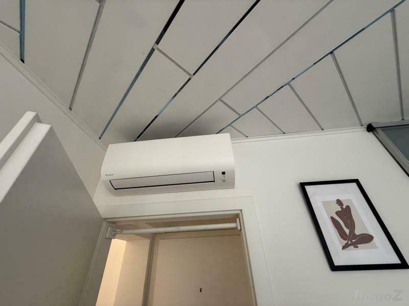 Klimaanlage im Schlafzimmer sorgt für angenehme Temperaturen und hohen Komfort, besonders an warmen Tagen.