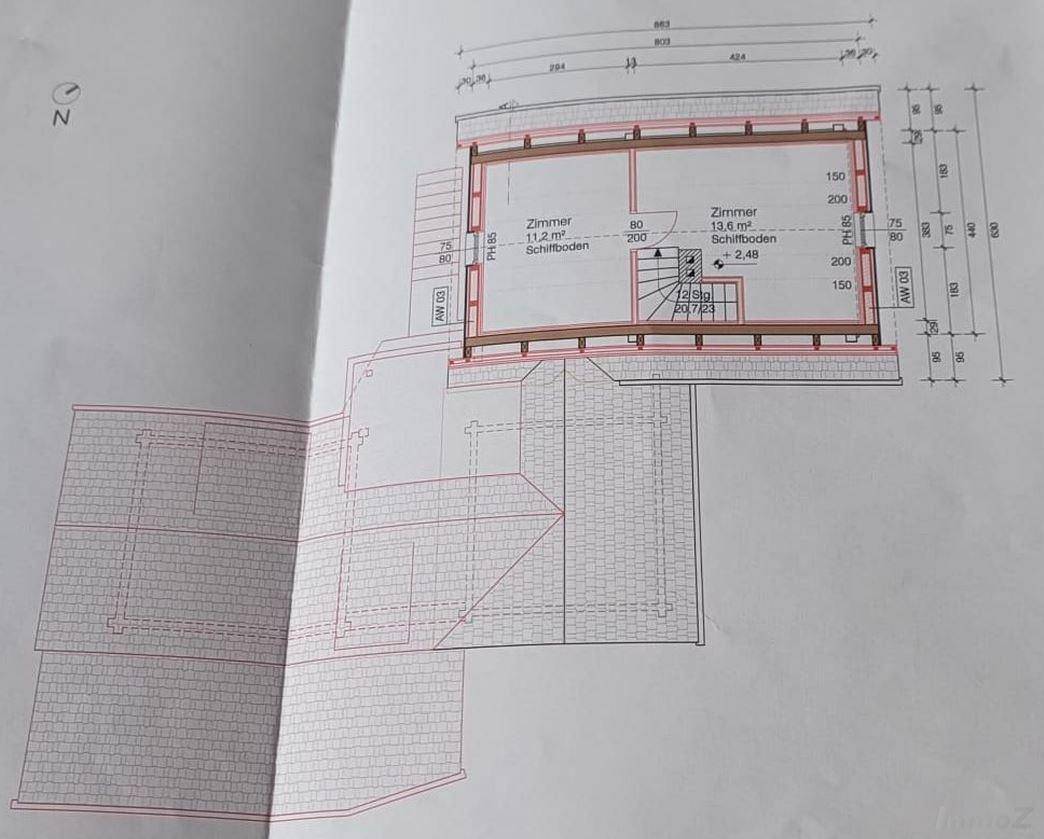Grundriss des Obergeschosses mit zwei Zimmern und Dachschrägen.