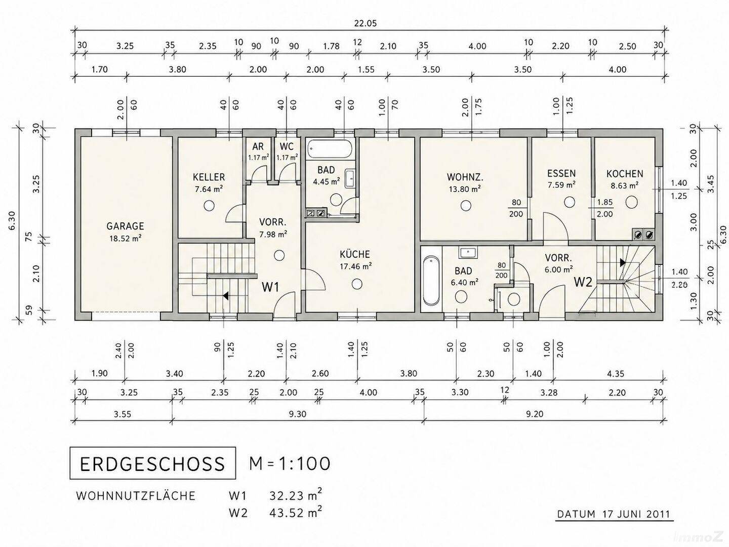 Grundriss des Erdgeschosses mit Garage, Keller, Küche, Wohn- und Essbereich sowie zwei Bädern.