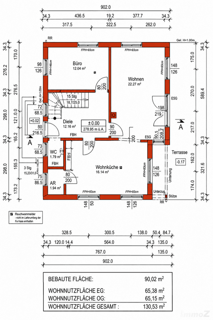 Grundriss des Erdgeschosses mit Wohnküche, Wohnzimmer, Büro und Terrasse.