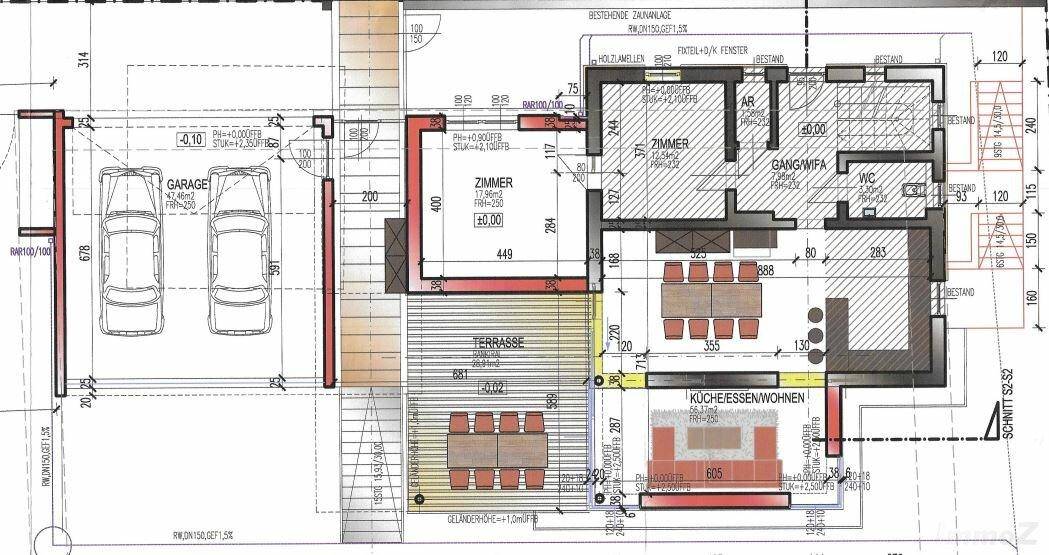 Grundriss des Erdgeschosses mit Garage, großer Terrasse und offenem Wohn-Essbereich.