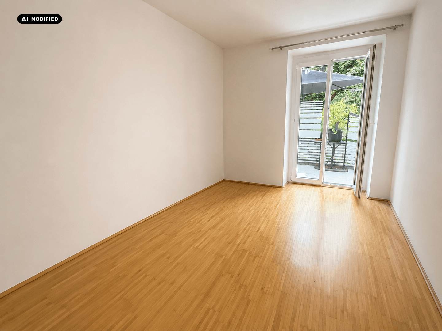 KI-bearbeitet – Zimmer mit Zugang zum Balkon