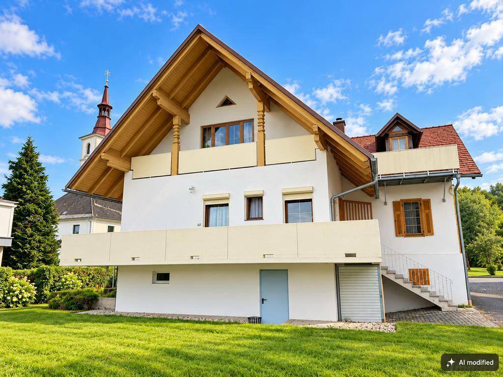 Blick vom Garten in Richtung Kirchturm