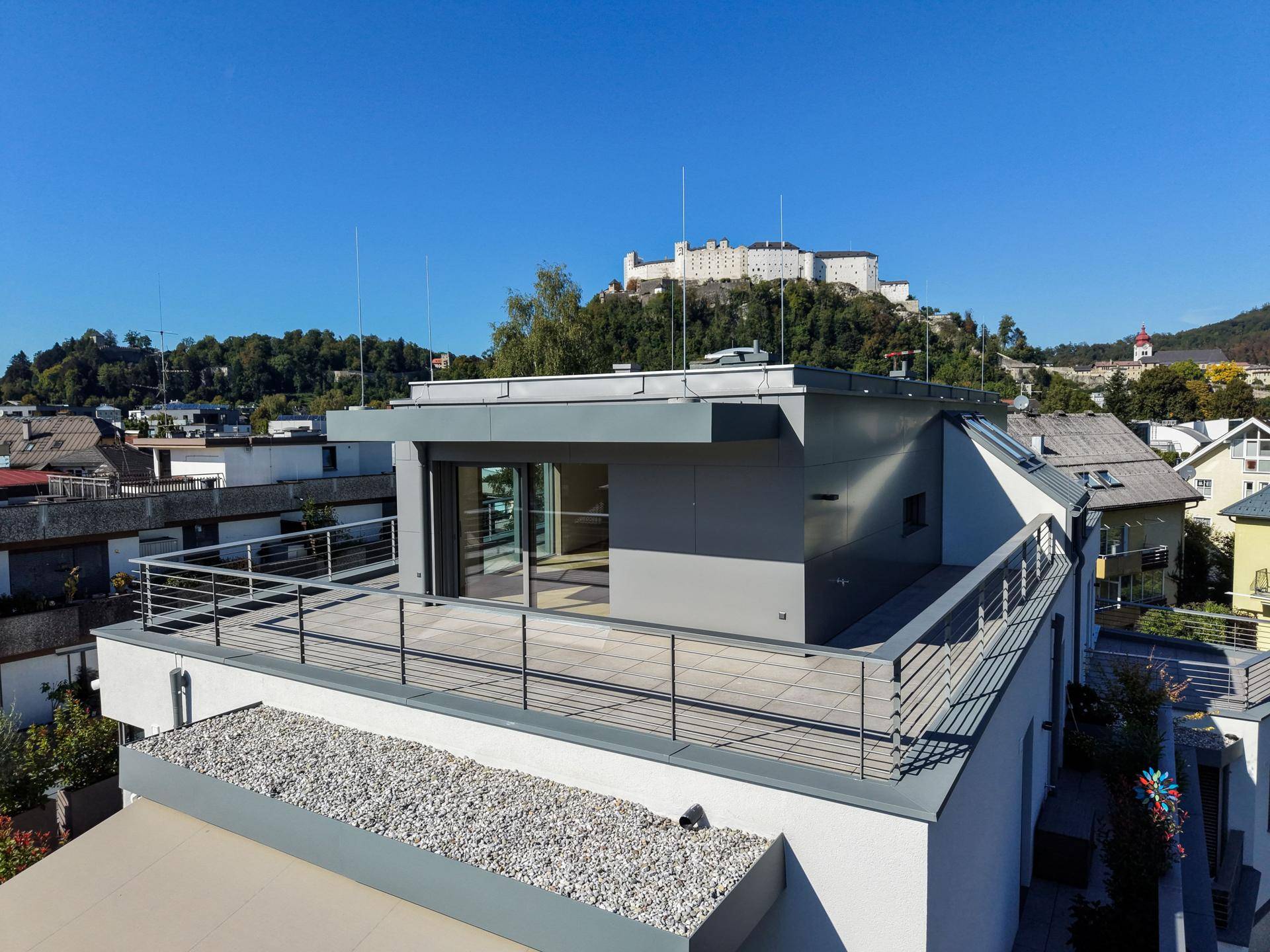 ERSTBEZUG: Exklusives Penthouse in Toplage von Salzburg, mit XL-Dachterrasse &amp; traumhaftem Festungs-und Bergblick