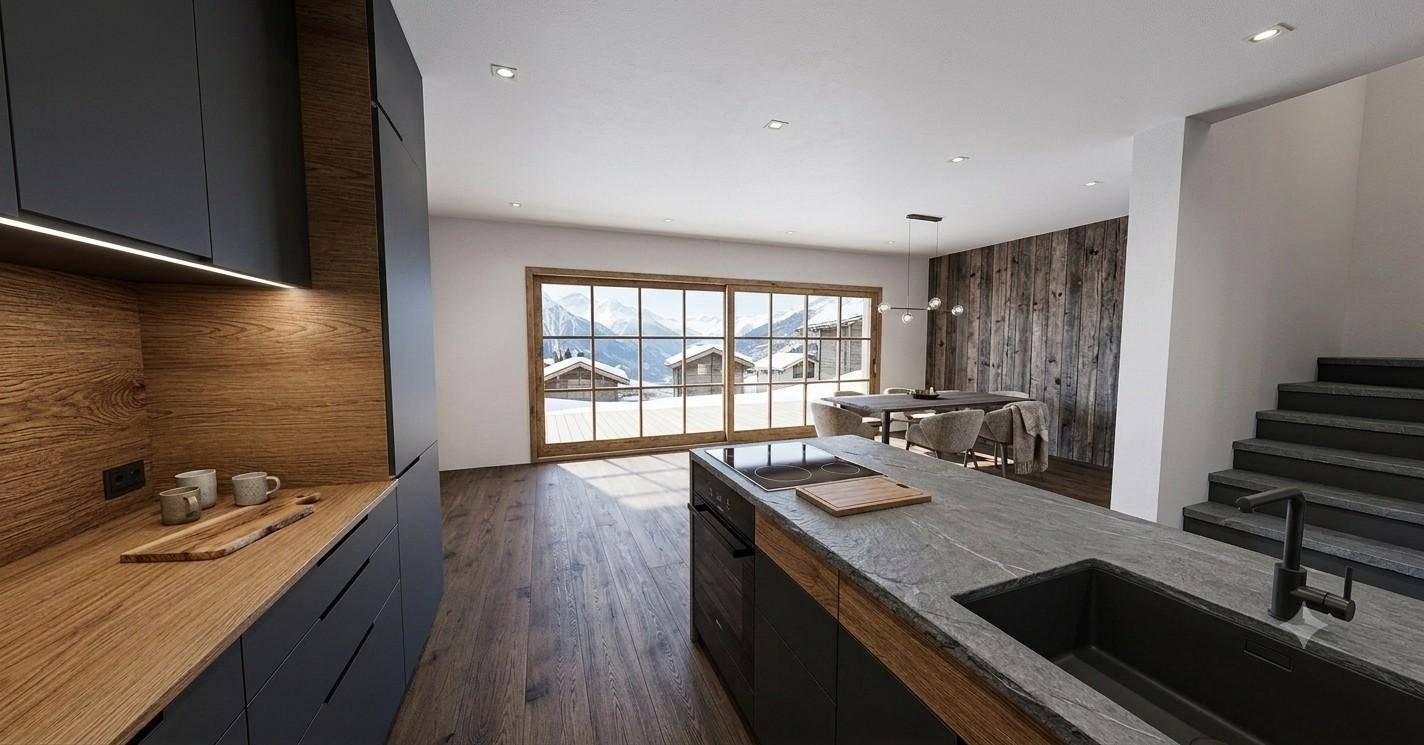 Offener Wohn-Essbereich mit moderner Küche, Holzfußboden und großzügigem Bergblick durch die Fensterfront.