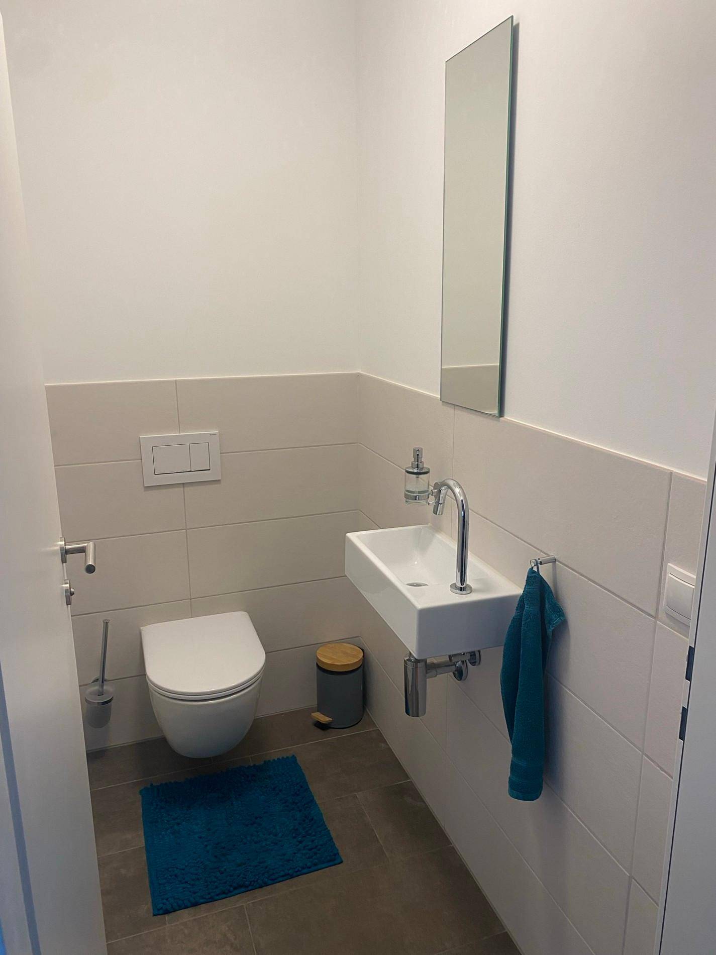 separates WC