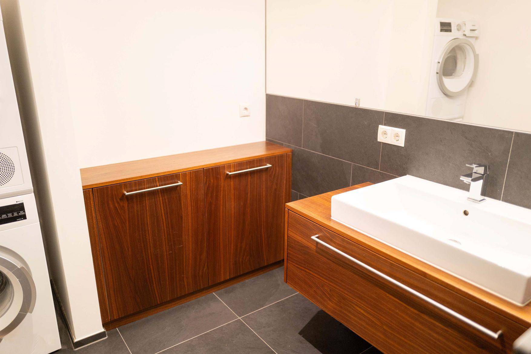 Eibauschrank Badezimmer