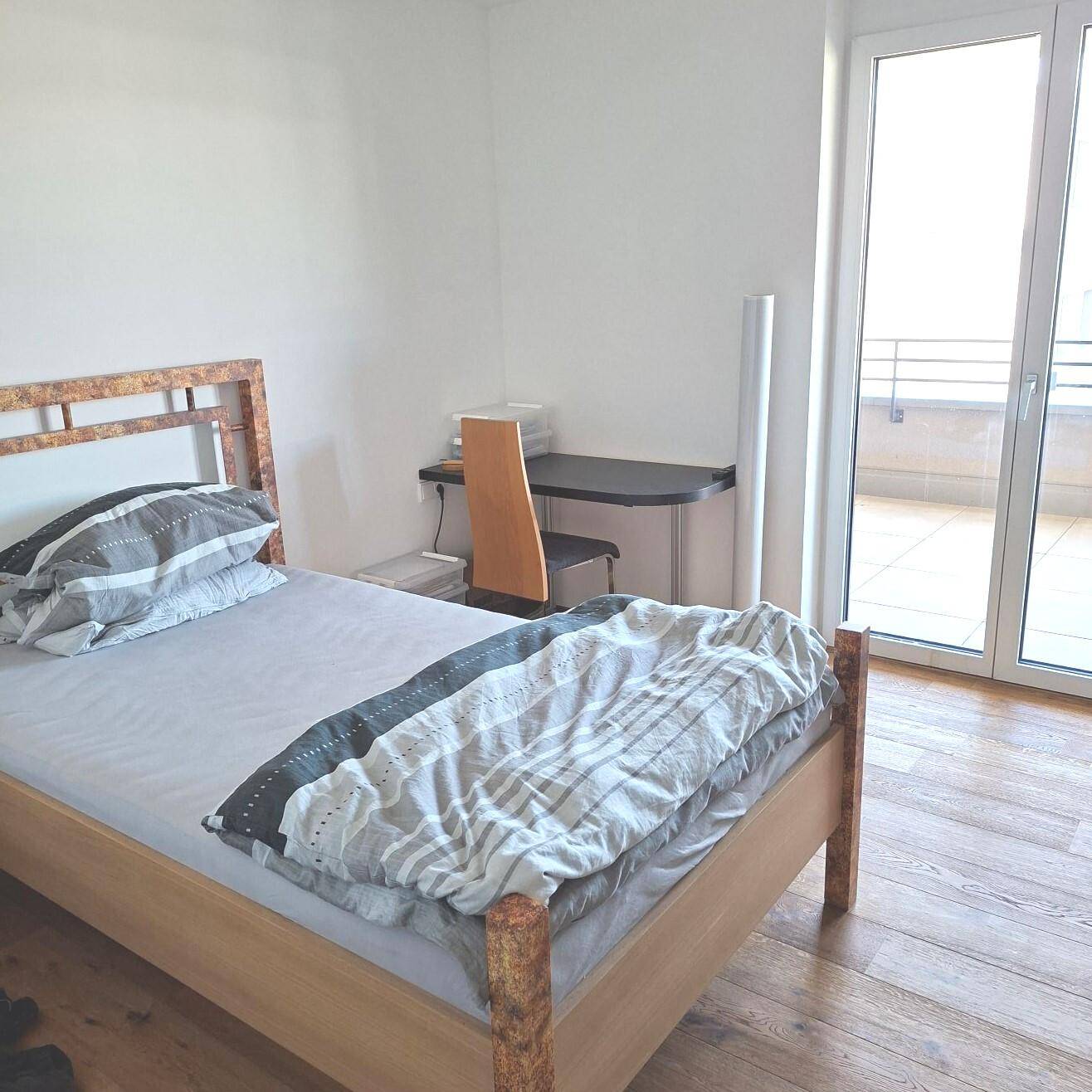 Schlafzimmer mit Zugang zur Terrasse