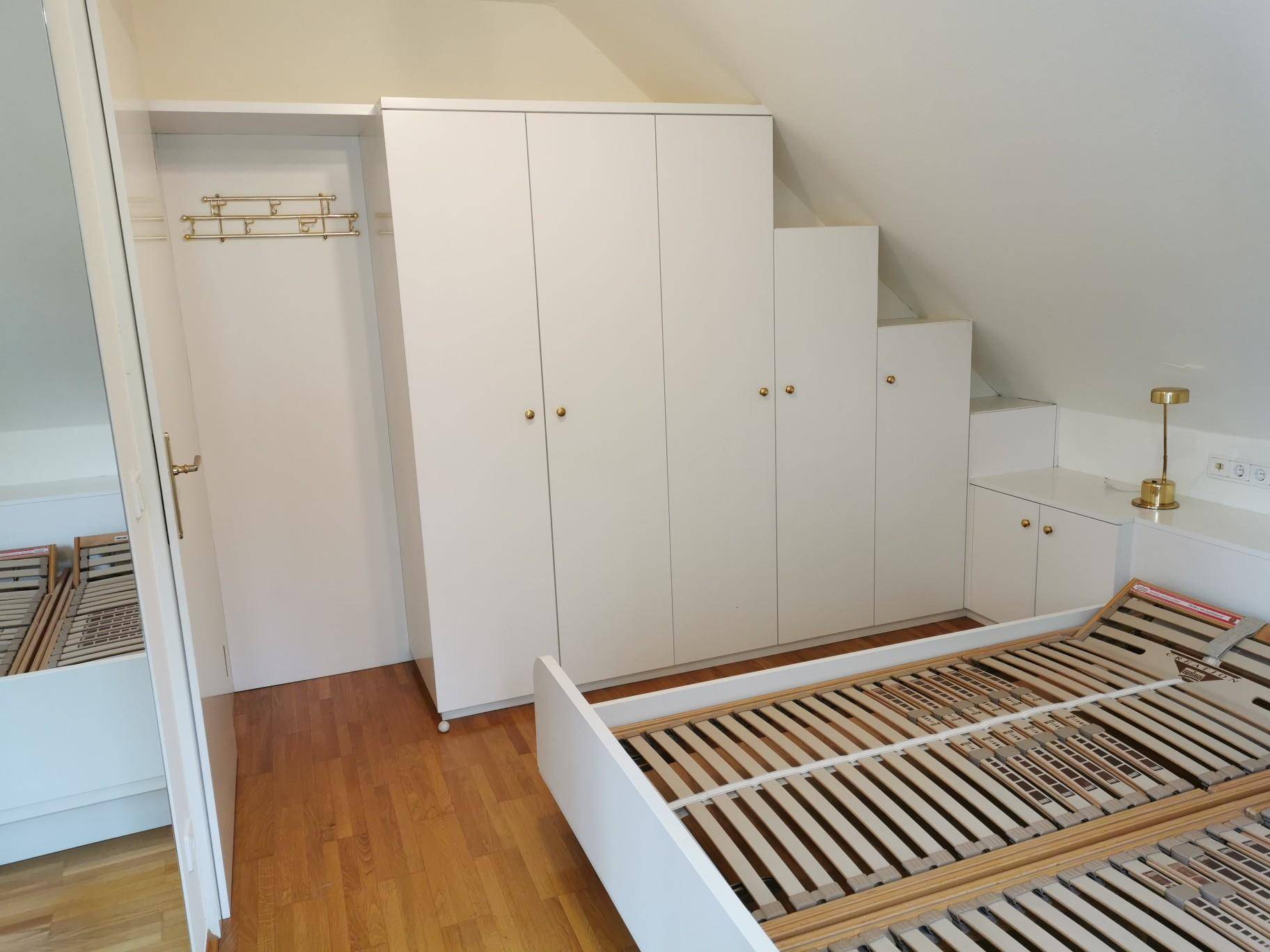 Schlafzimmer mit Einbauschrank