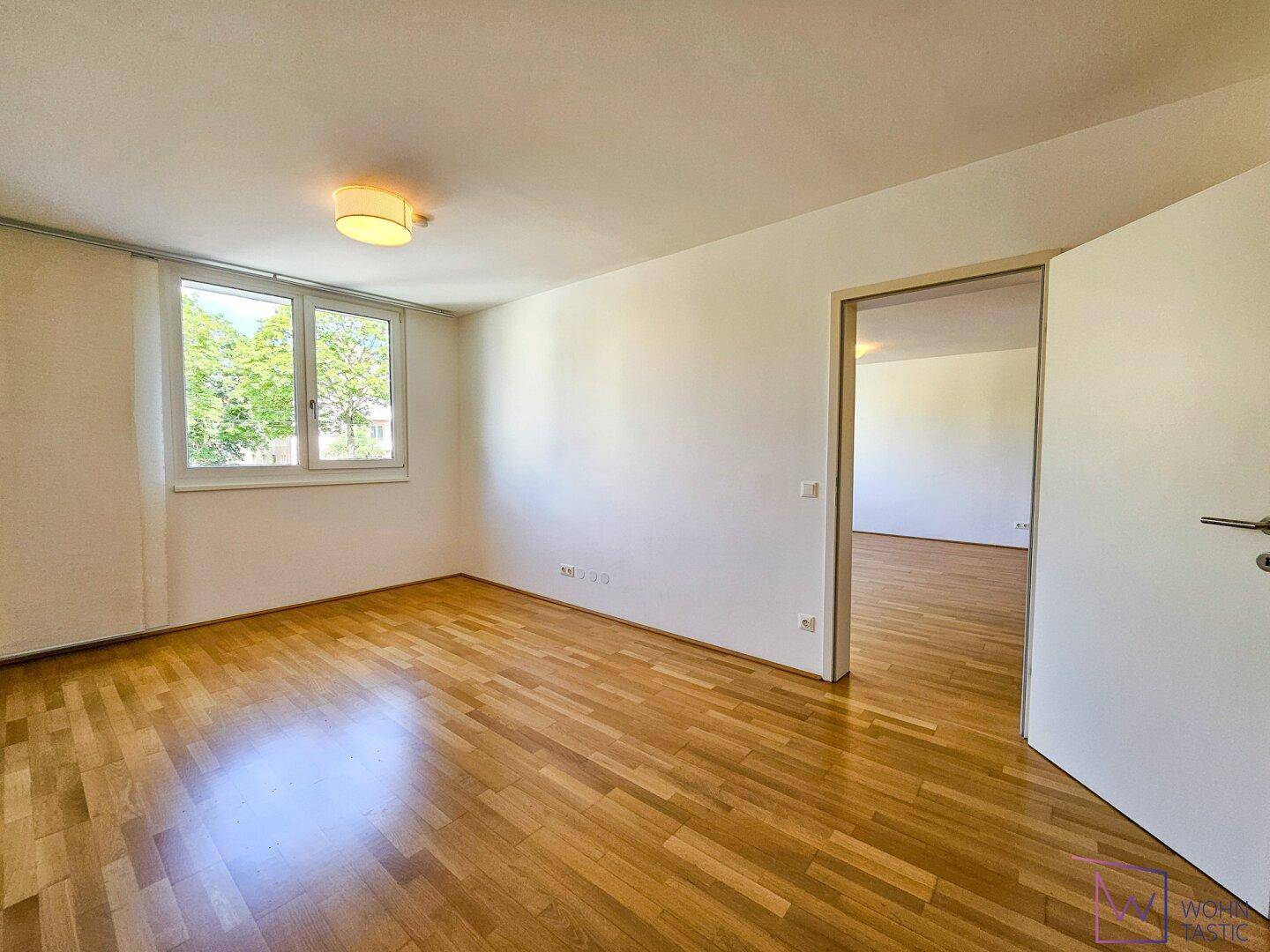 Schlafzimmer - Blick Richtung Wohn-/Esszimmer.